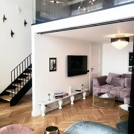 102sqm Exclusive Loft In Trendy Noblessner טאלין