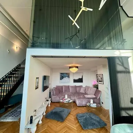 102sqm Exclusive Loft In Trendy Noblessner Lägenhet